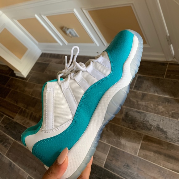 air jordan 11 retro low turbo green